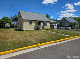 18 Victory Dr, Englishtown, NJ 07726