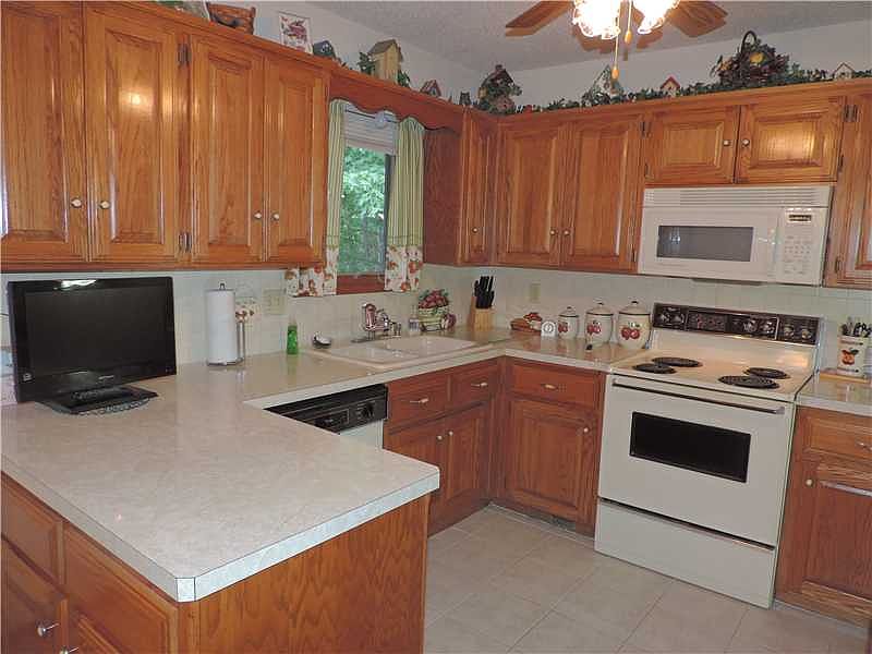 1st image of 4 Deddington Dr