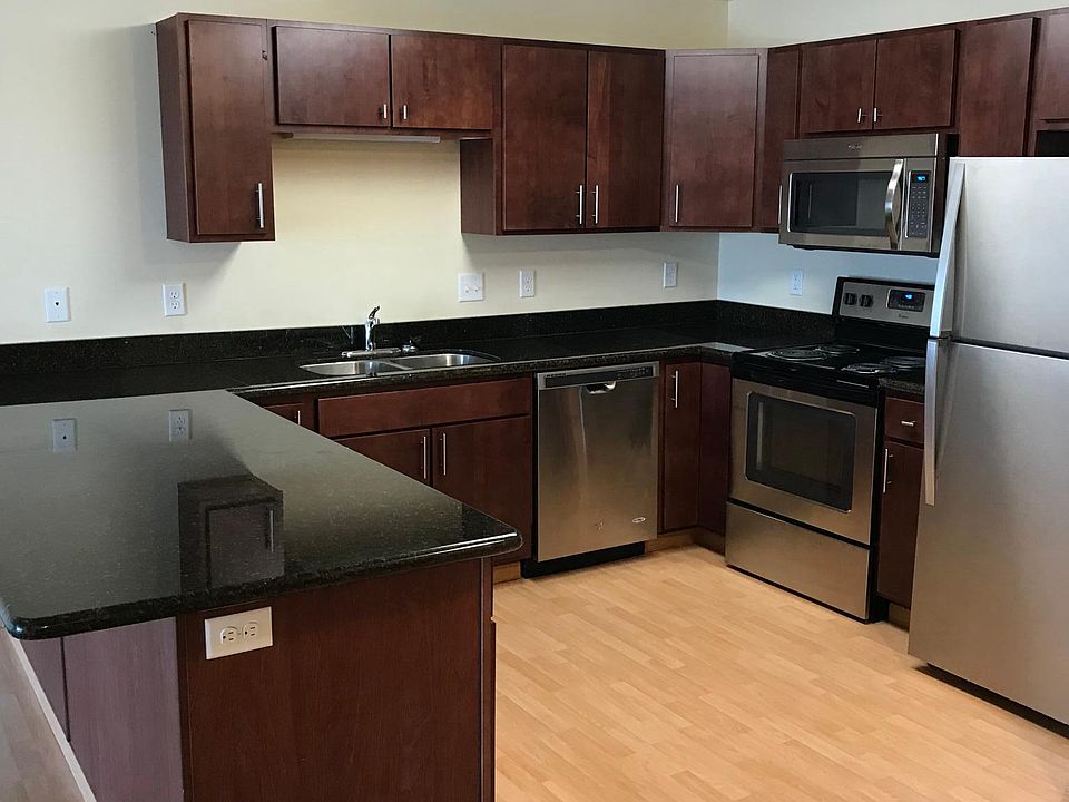 1st image of 615 33rd Ave W APT 305