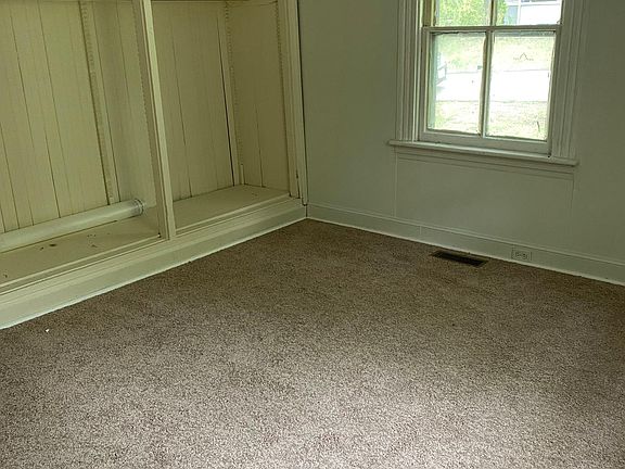 5th image of 701 Grady St
