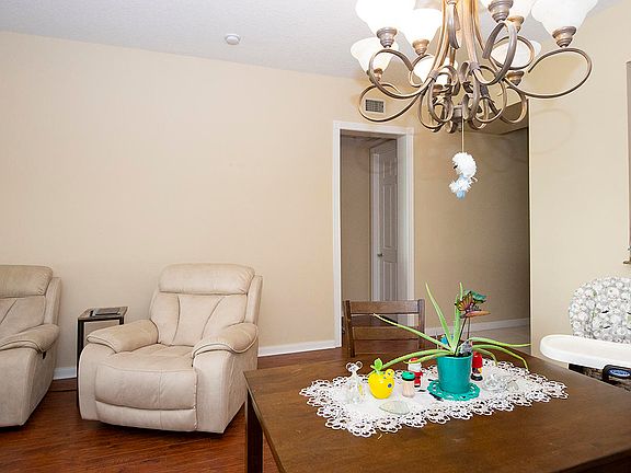 4th image of 19 Harbour Isle Drive W #104