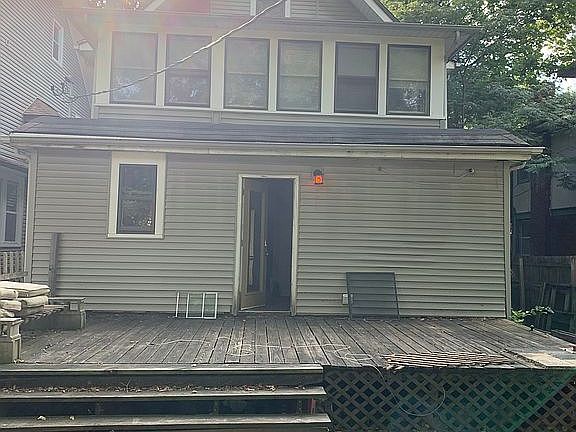 4th image of 4025 Campbell St