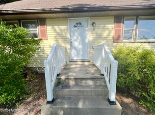 21 Cedar Ave, Manahawkin, NJ 08050