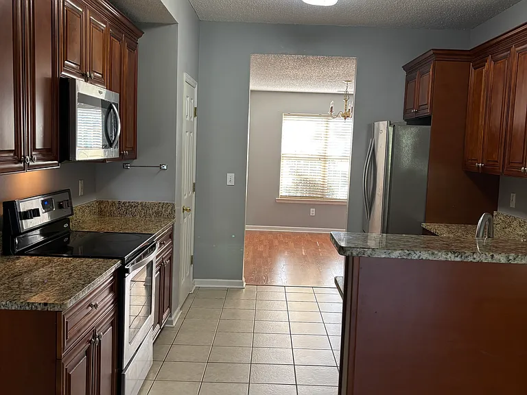 110 Meadowglade Ln — Photo 15