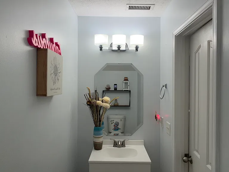 1402 Orange Ct — Photo 11