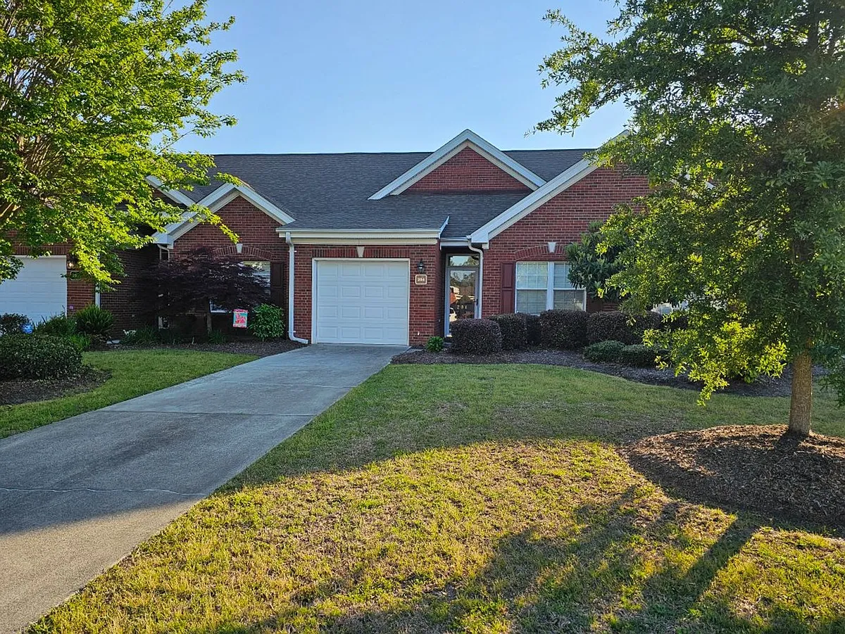 Building Photo - 204 Hilliard Ct