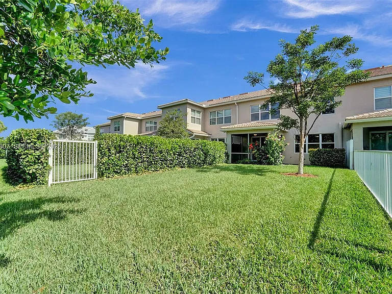 4764 Eucalyptus Dr — Photo 52
