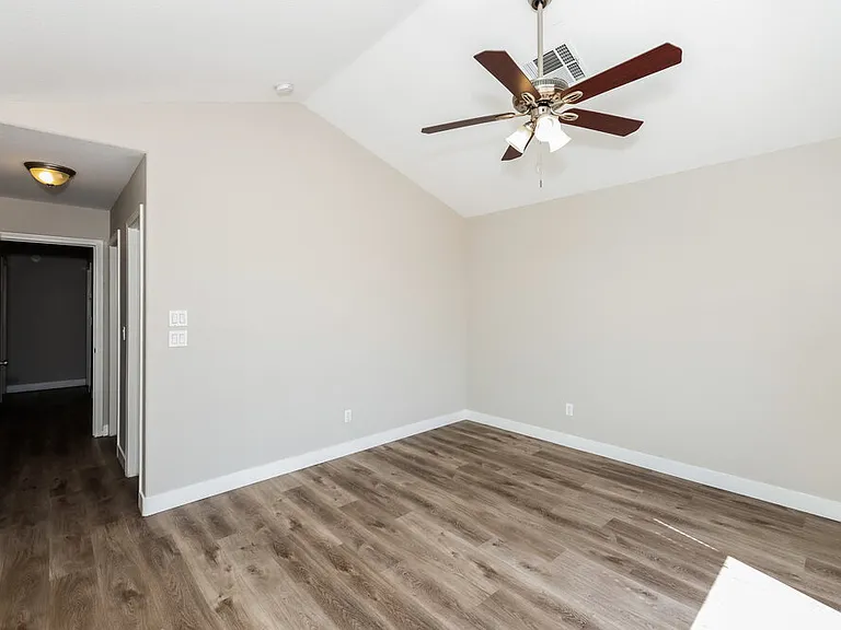 104 Escada Ln — Photo 11