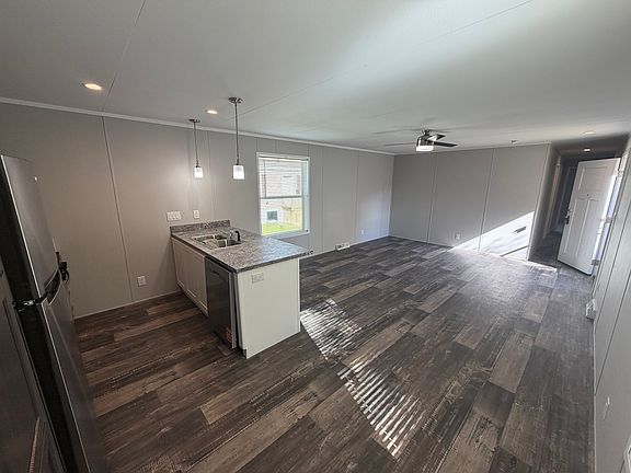 3rd image of 1091 Arthur Boulevard Site #1091-A