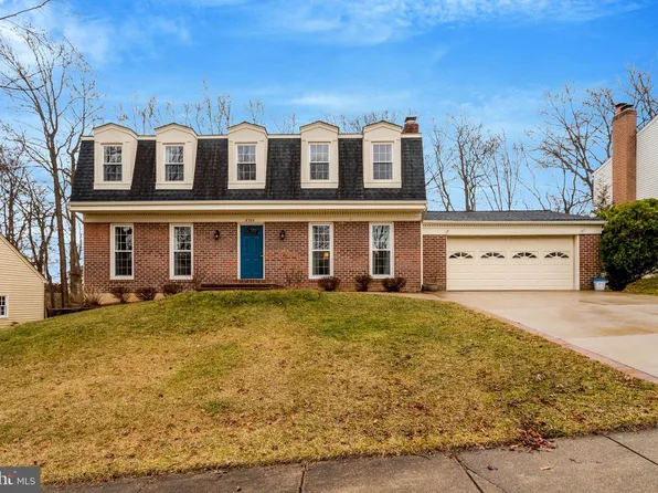 8705 Side Saddle Rd, Springfield, VA 22152
