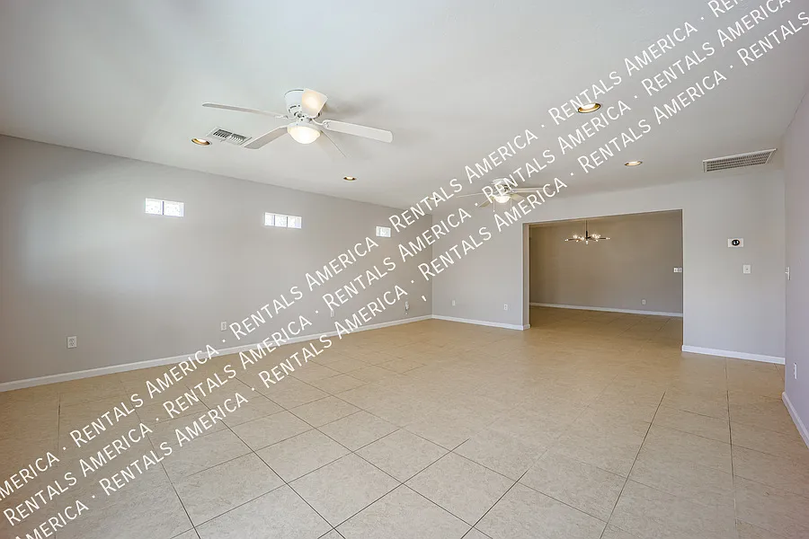 Spacious 2 Master Bedrooms- Scottsdale 4 bedroom 3 baths — Photo 4