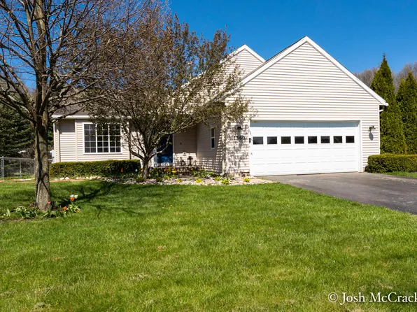 11360 Foreman Farms Ct SE, Lowell, MI 49331