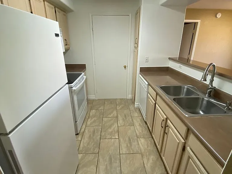 555 E Silverado Ranch Blvd #2006 — Photo 5