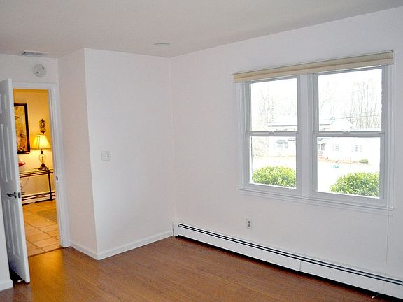 4th image of 1822 Blossom Ct