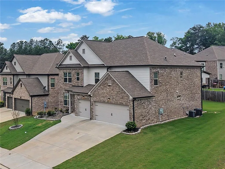3187 Oxford Mill Ln — Photo 2