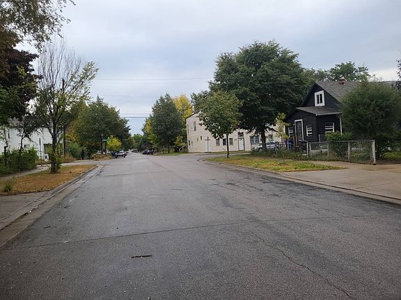 5th image of 330 Edmund Ave