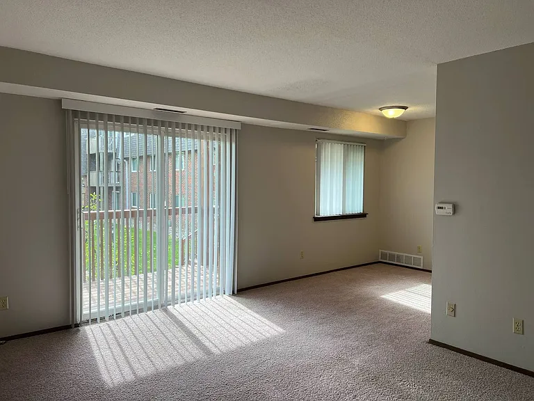 Lantern Square Apartments Spacious 1, 2 & 3 Bedrooms — Photo 24