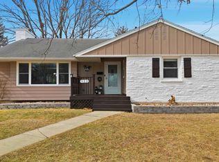 923 Institute Blvd, Dixon, IL 61021