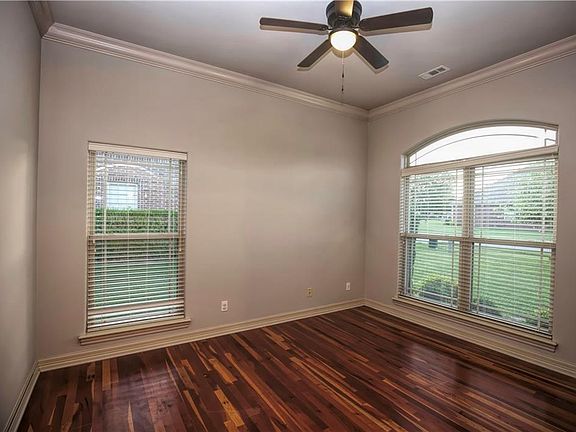 5th image of 2203 SW Farringdon Ave