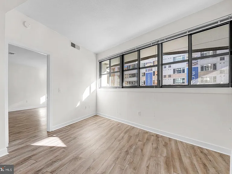 460 New York Ave NW #405 — Photo 9