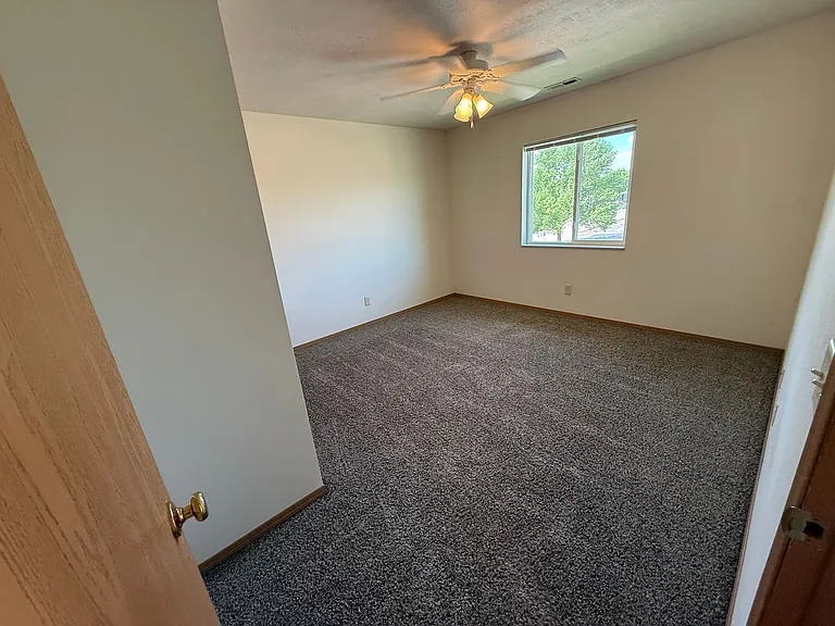 908 Arrow Ave NE — Photo 8
