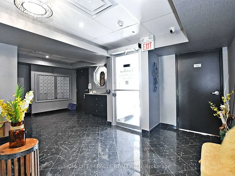 39 Ferndale Dr S #303 — Photo 2