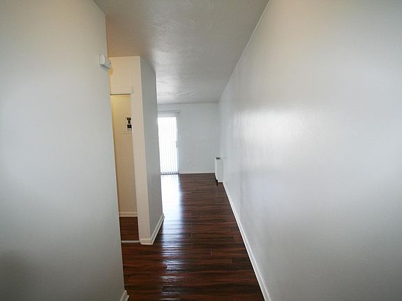 3rd image of 909 N Pearl St APT 404