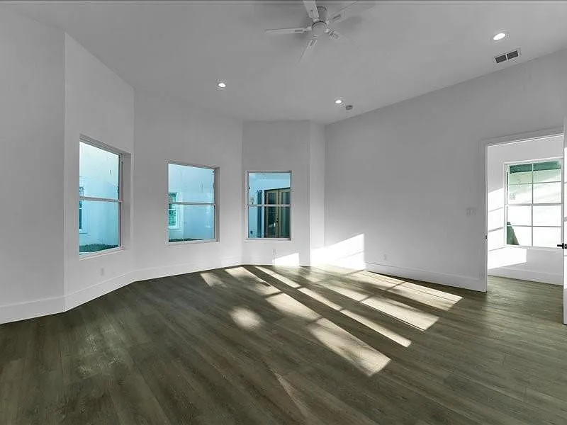5 bed, 5.5 bath, 4616 sqft, $6,850 — Photo 3
