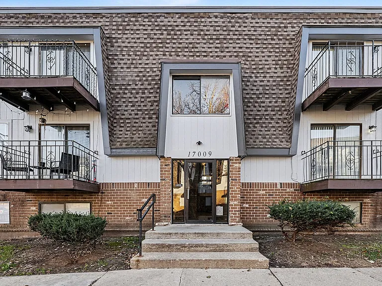 Stoneybrook Apartments — Photo 1