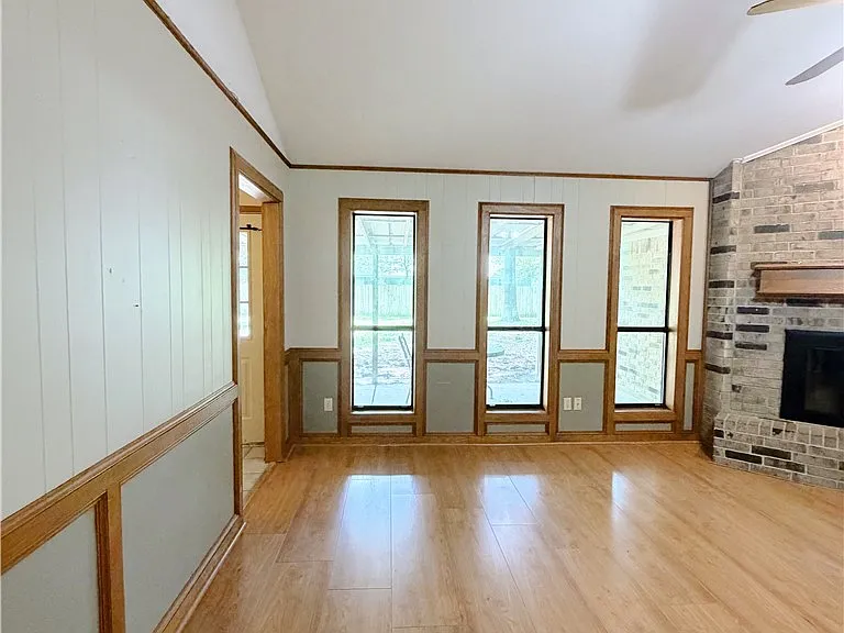 2706 Red Hill Dr — Photo 6