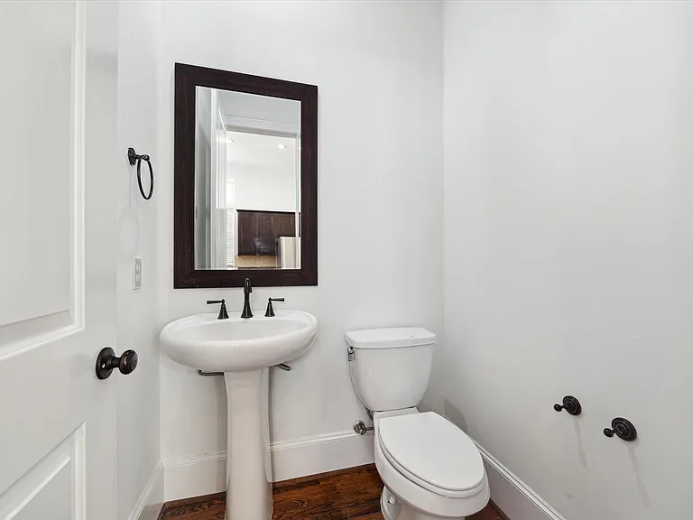 9632 Kings Cross Sta — Photo 13