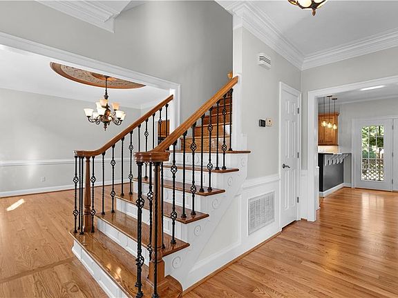5th image of 817 Maple Forest Ct