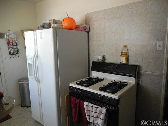 5th image of 506 E Badillo St