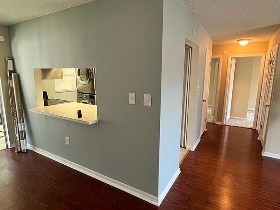 3rd image of 1562 SE 27th St