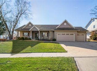 2114 Ridgewood Dr, Altoona, IA 50009
