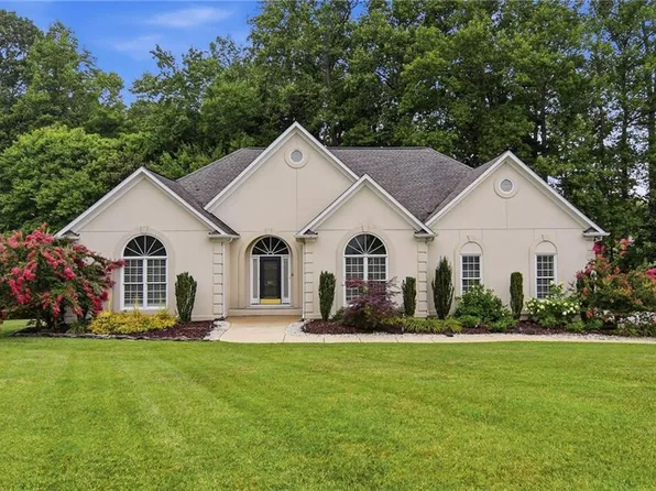 3003 Lodge Dr, Jamestown, NC 27282