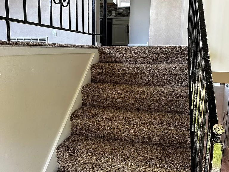 1102 E Sleepy Hollow Ln — Photo 28