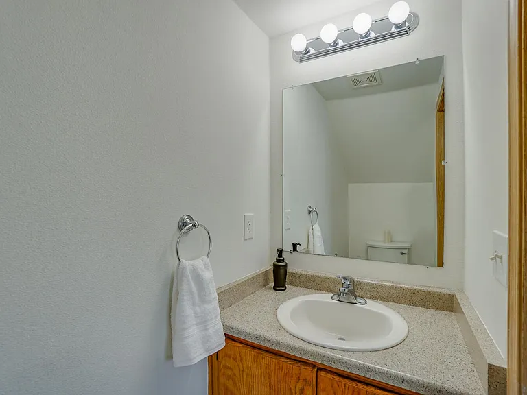Beverly Rose Apartments — Photo 18
