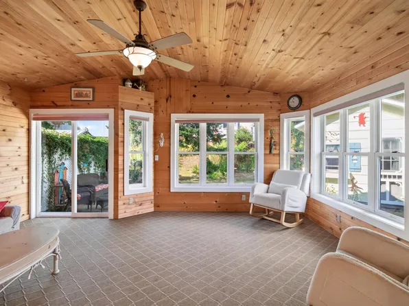 16614 Terrey Pine Dr, Eden Prairie, MN 55347