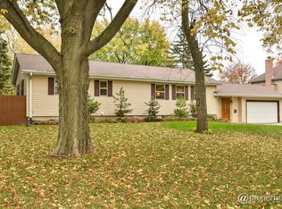 417 Warren Rd, Glenview, IL 60025