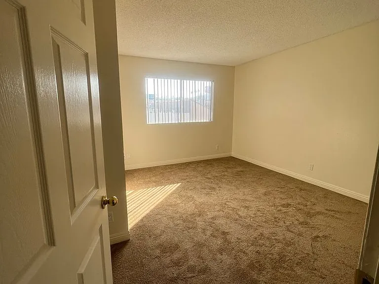 8541 Foothill Blvd., Sunland — Photo 25
