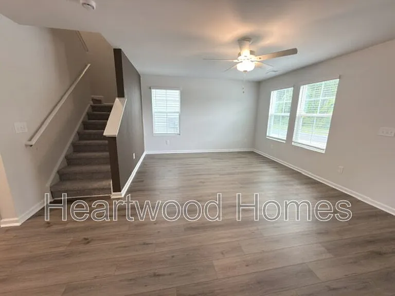 807 Coburg Ln — Photo 3