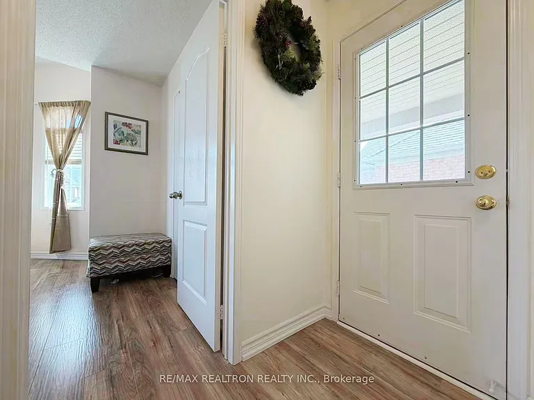 210 Old Colony Rd — Photo 3