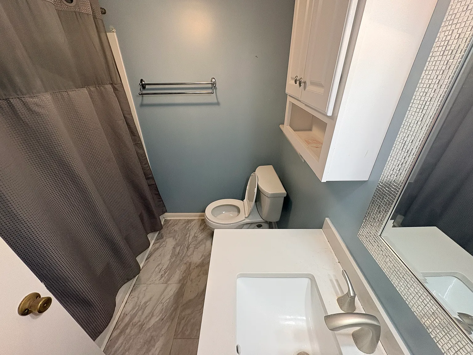 1 bed, 744 sqft, $1,300 — Photo 4