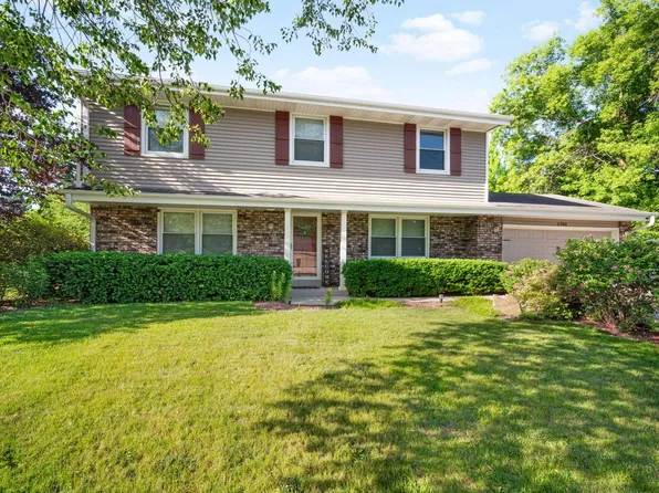 1701 Indianwood LANE, Waukesha, WI 53186