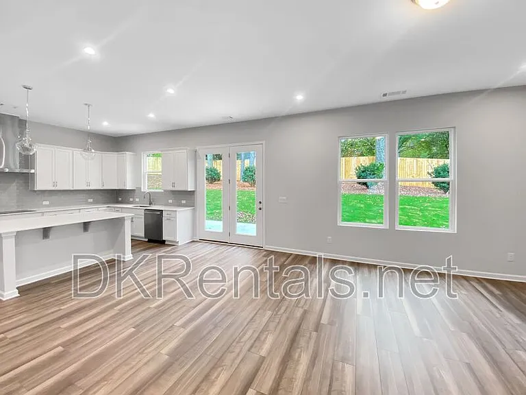 245 Birchwood Row — Photo 9