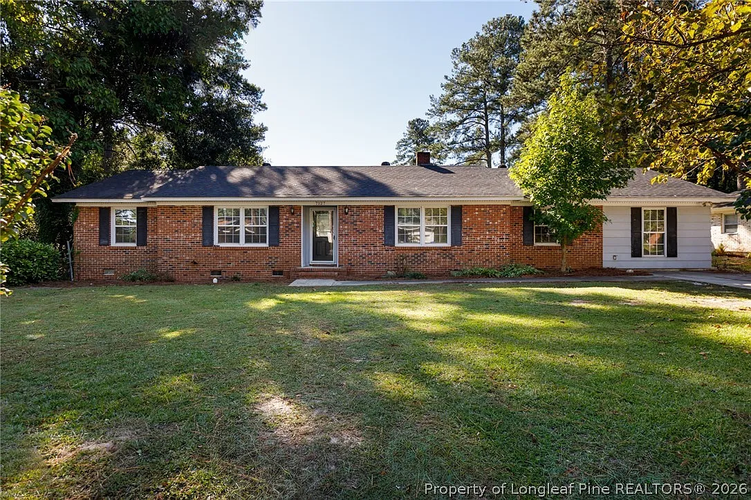 3 bed, 2.0 bath, 1985 sqft, $1,650 — Photo 2