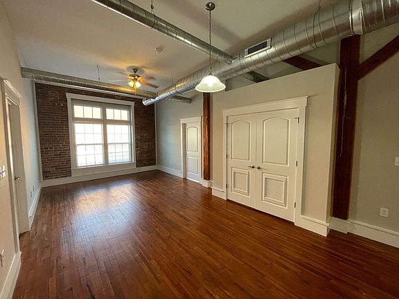 5th image of 200 W Warren St APT 103