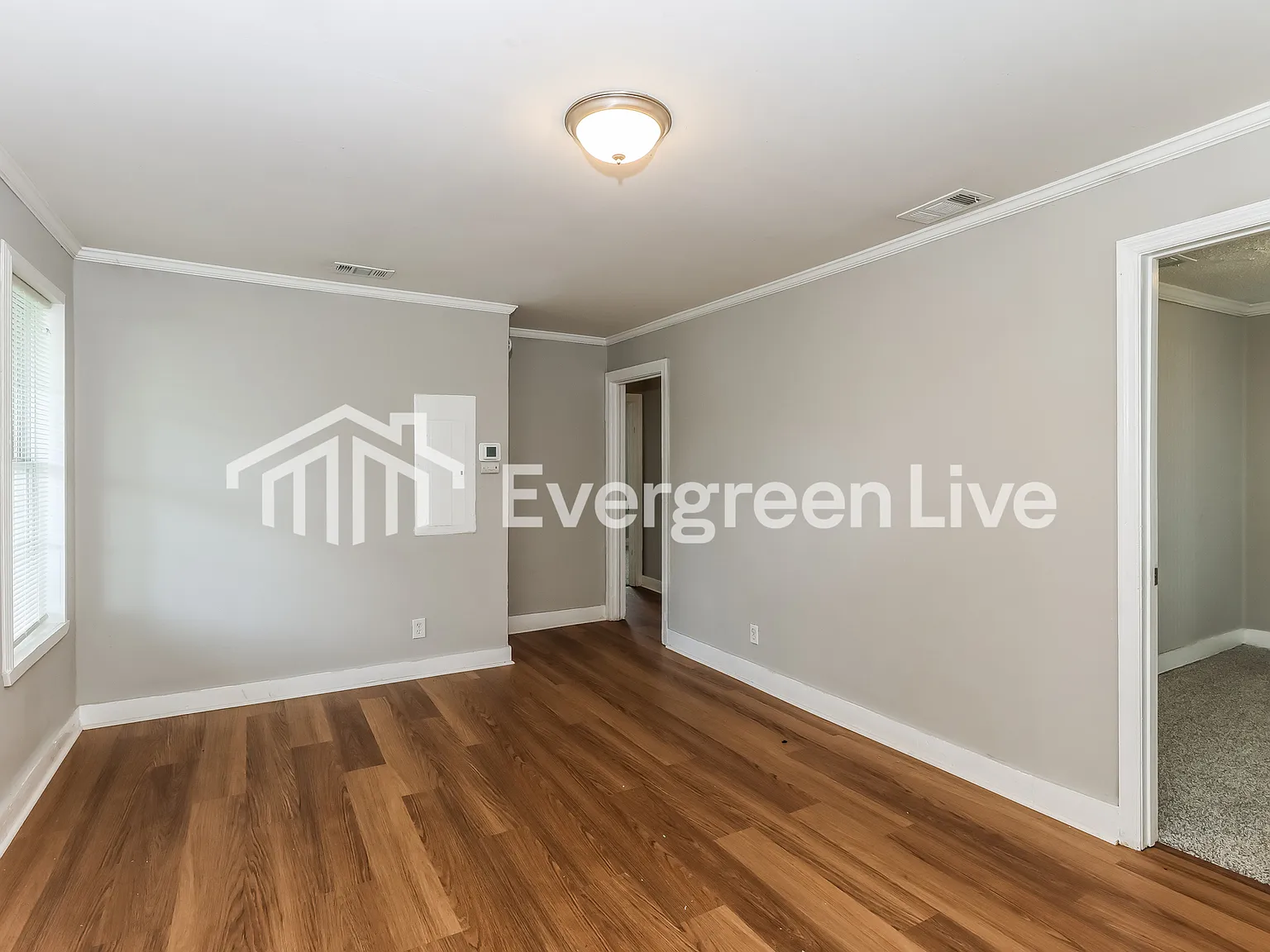 3 bed, 1.0 bath, 804 sqft, $945 — Photo 3