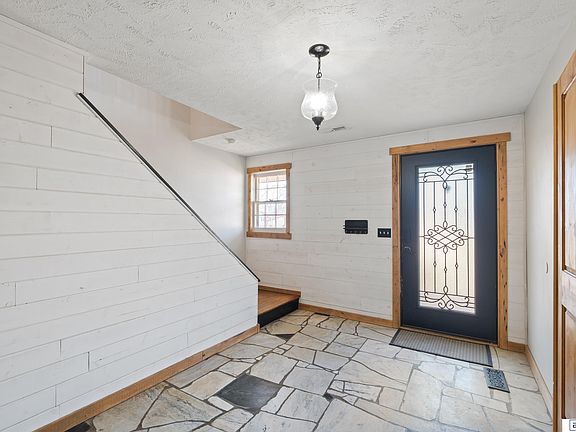 4th image of 1702 Sherry Dr